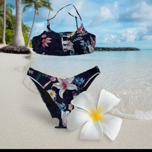 CUPSHE BRAND-NEW two-piece swimsuit Floral Size Medium BEACH CRUISE SUMMER